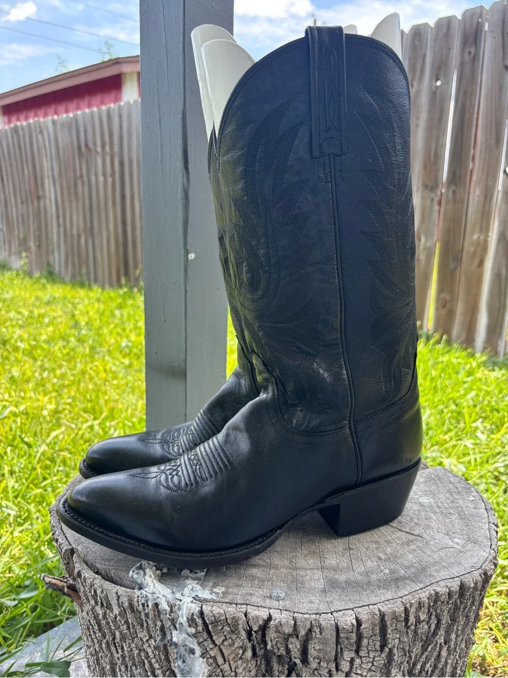 Lucchese Black leather cowboy boots with embossed leaf design Sz 8 D western